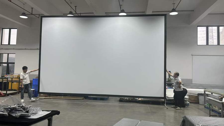 Large projection screen inspection in the MGF workshop