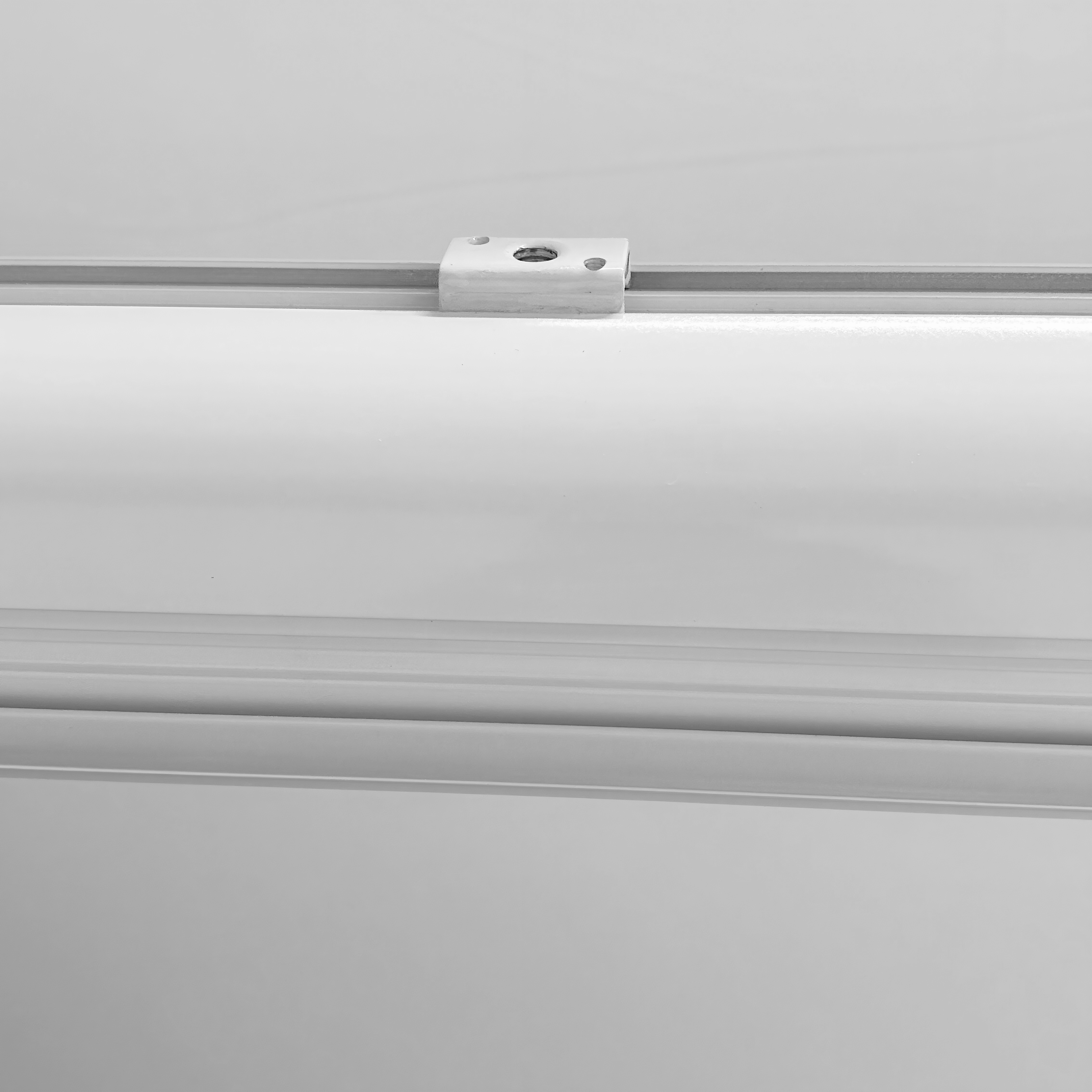 RoundPro Luxe mounting hanger