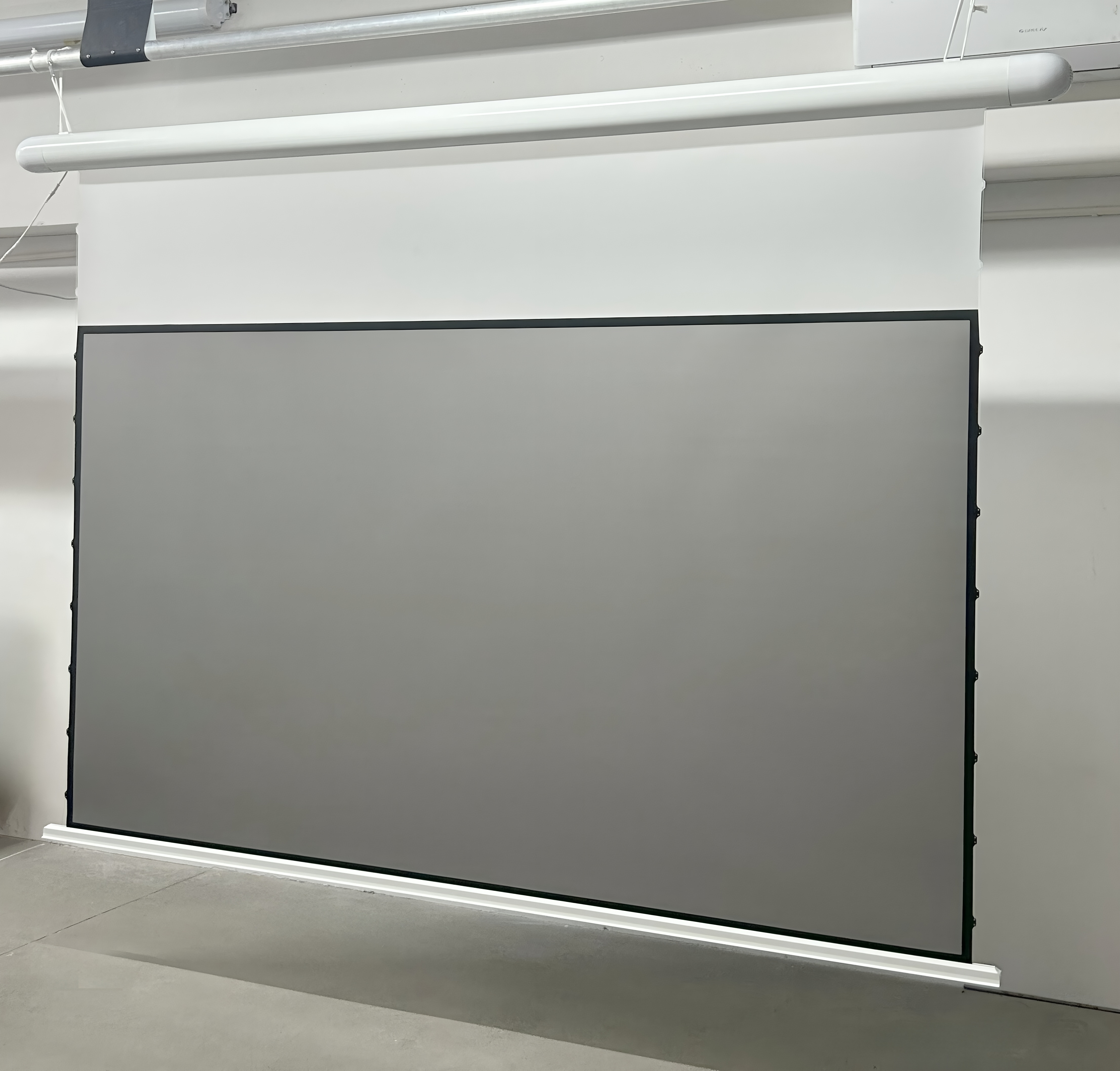 RoundPro Luxe screen side view