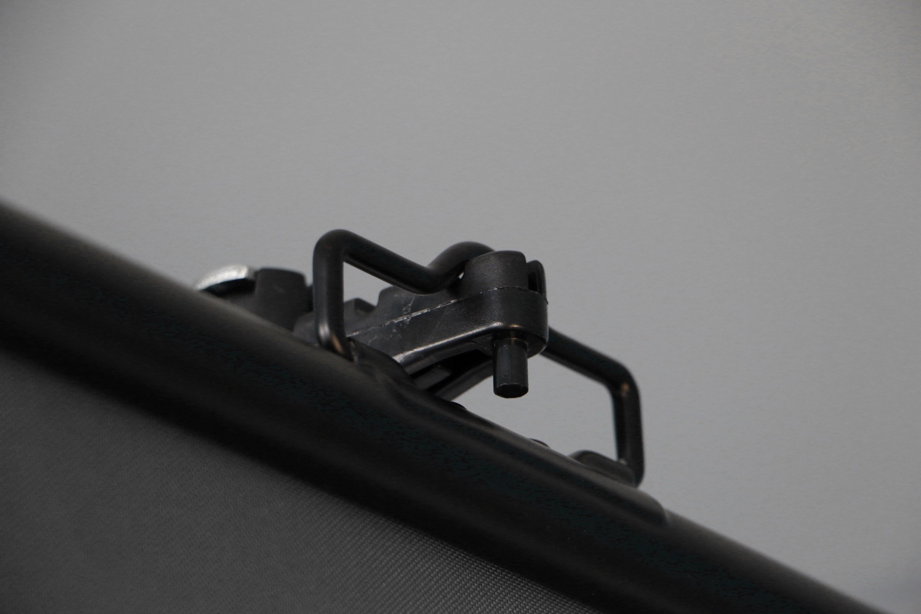 Vesta Portable Tripod Screen tripod detail
