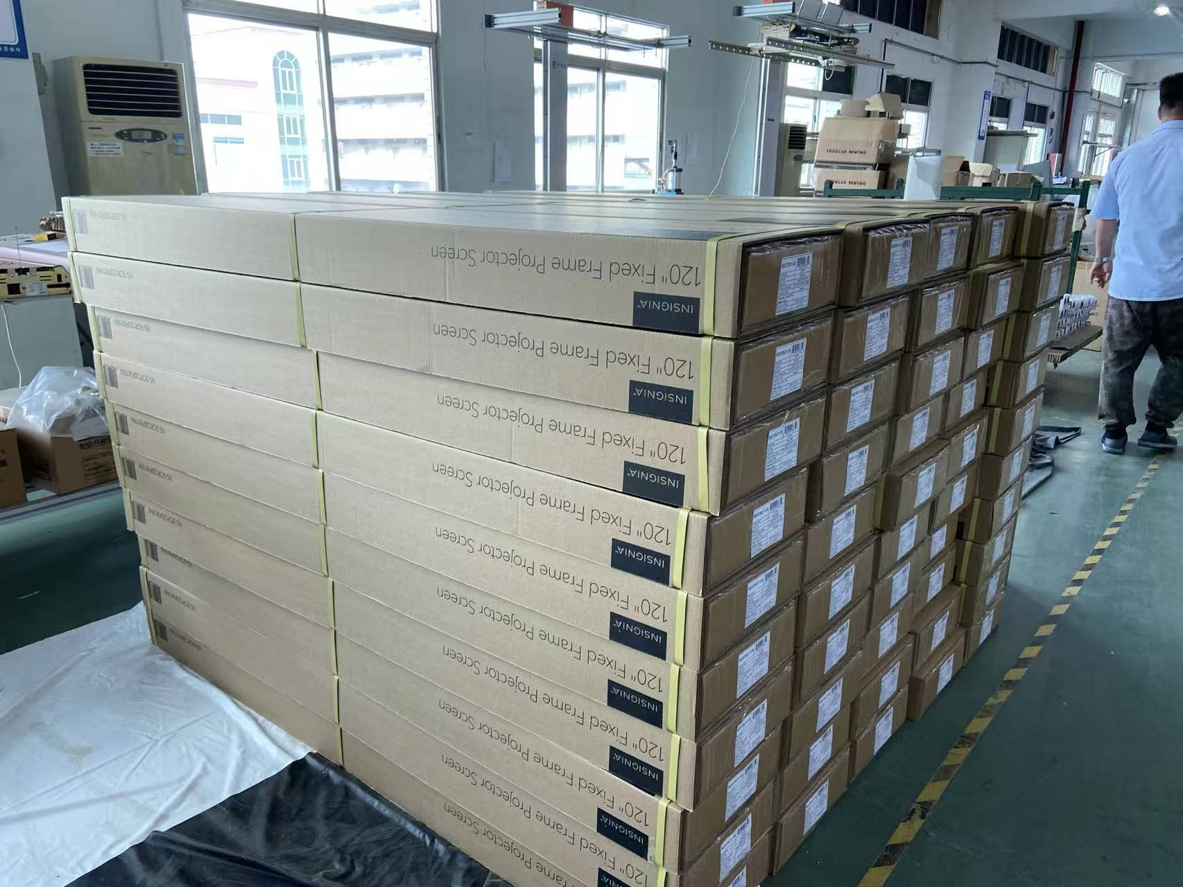 Export packaging for projection screens